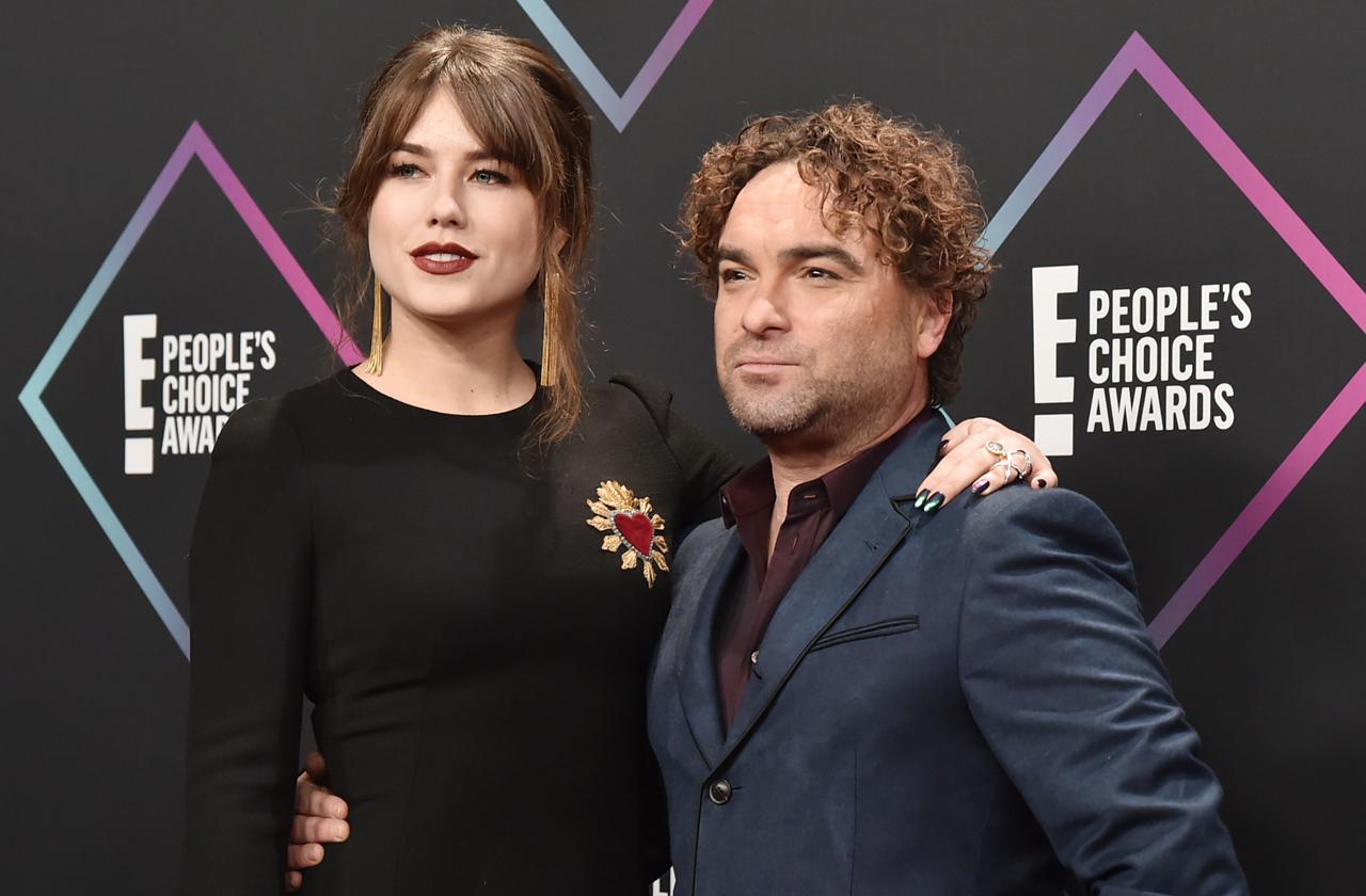 Big Bang Theory Johnny Galecki Asks Younger Girlfriend Dad Hand In Marriage