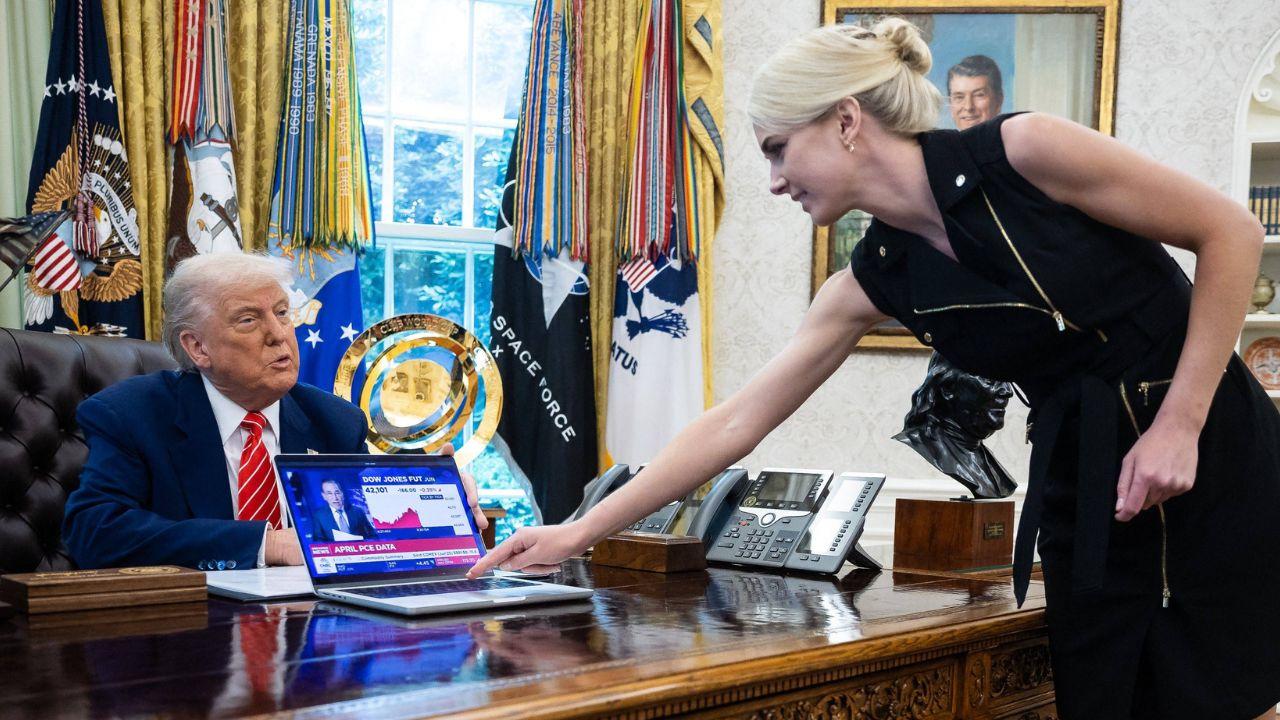 image of Natalie Harp repeatedly declared 'FIGHT FOR TRUMP!'