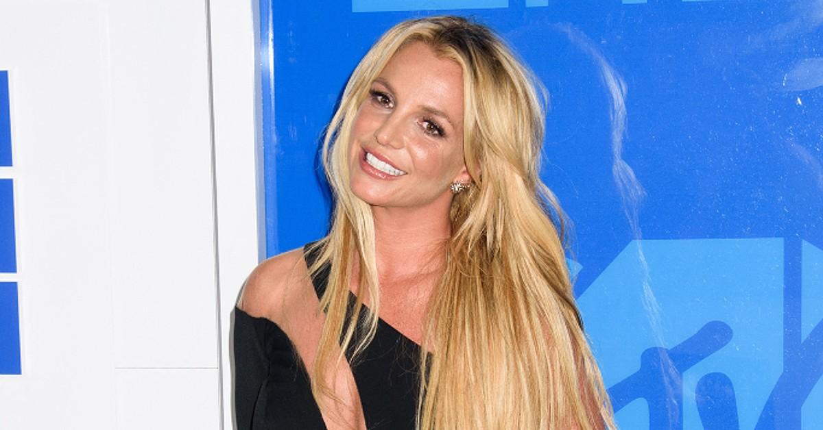 britneys tune spears considering coming out of retirement