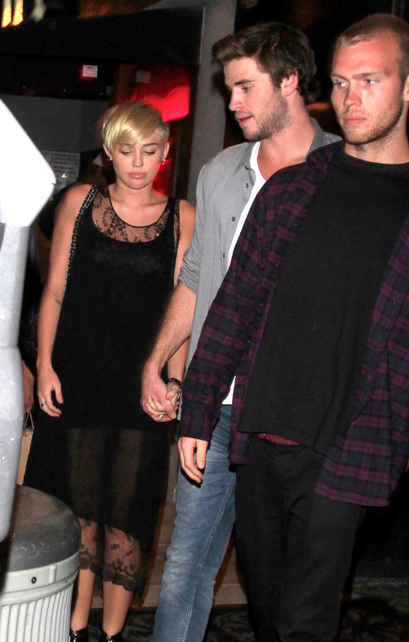 Miley Cyrus Liam Hemsworth Kissing Australia Fall Festival