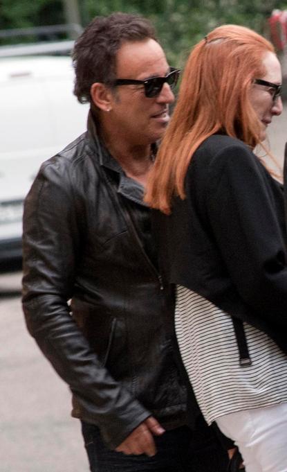 //bruce springsteen patti scialfa crying como wedding anniversay