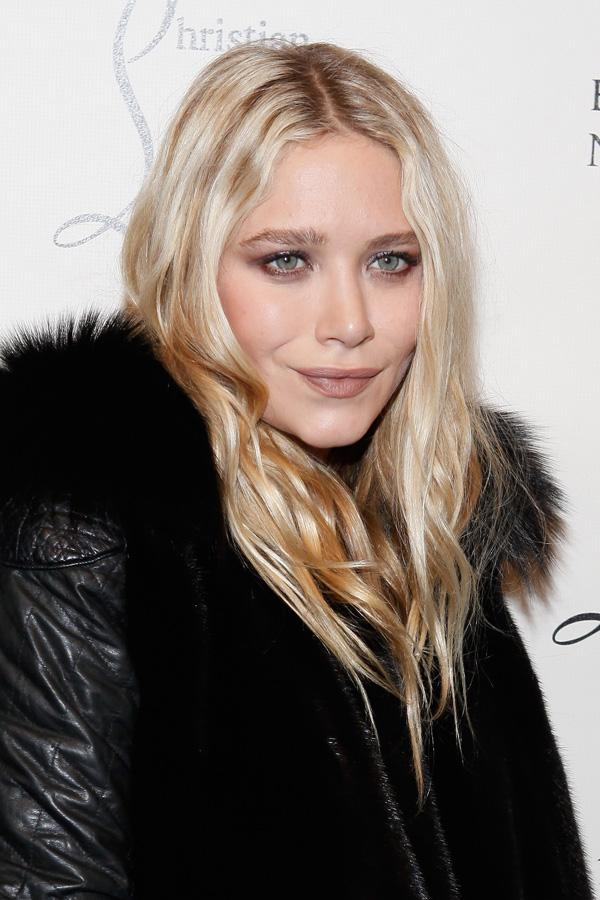 Twinsie No More! Mary-Kate Olsen Had ‘Several Surgeries,’ Claims Doc ...