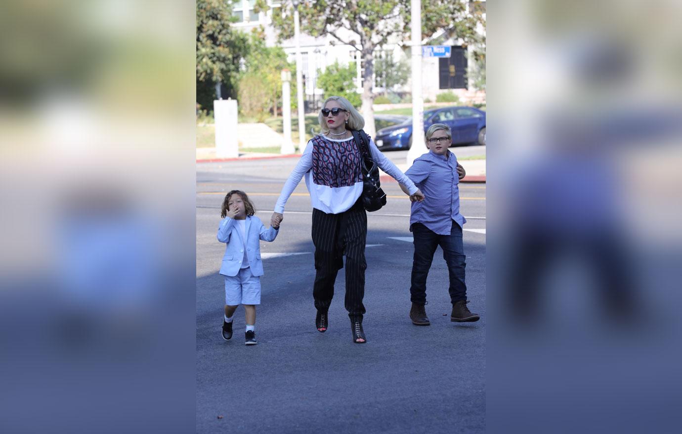 Gwen Stefani Church With Kids Roomy Shirt Pregnancy