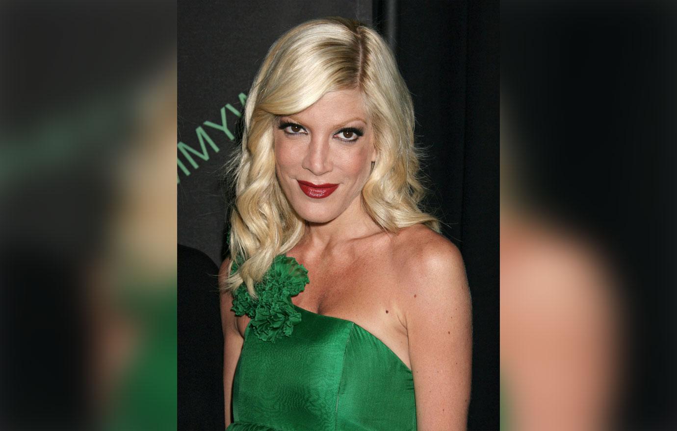 tori spelling dean mcdermott divorce papers screaming outside lawyers office custody support