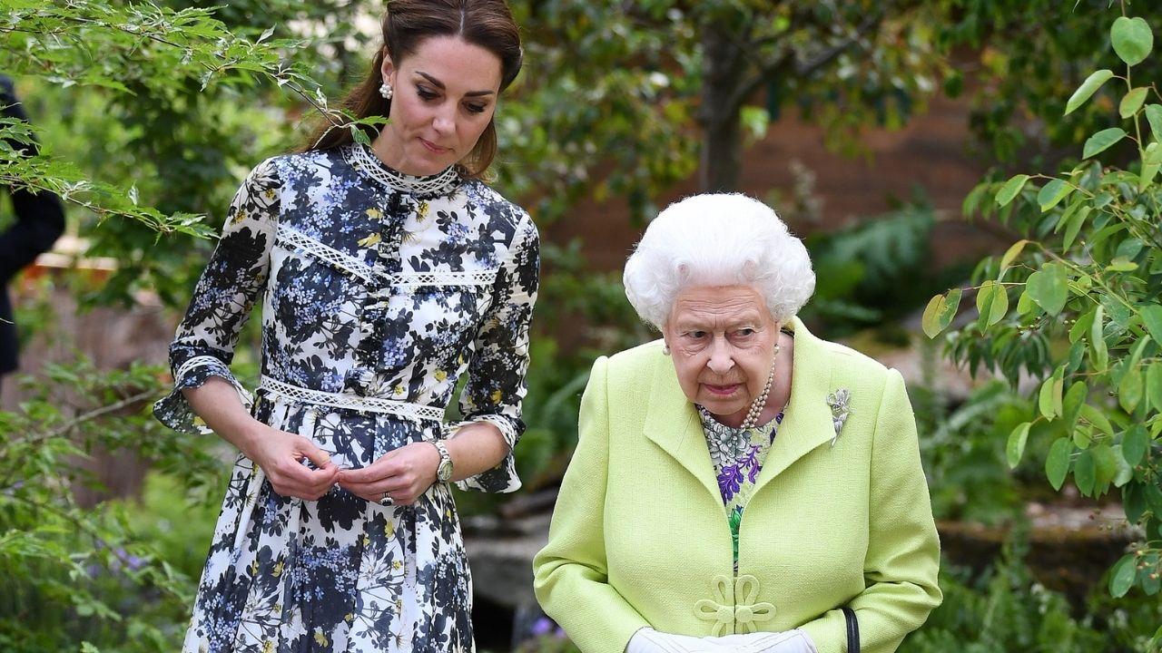 Photo of Queen Elizabeth and Princess Kate