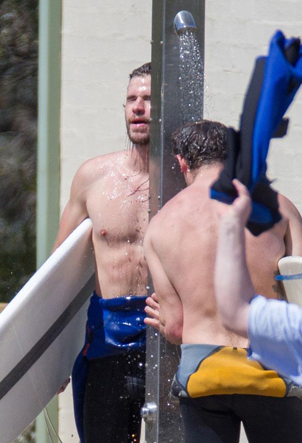 liam hemsworth shirtless beach