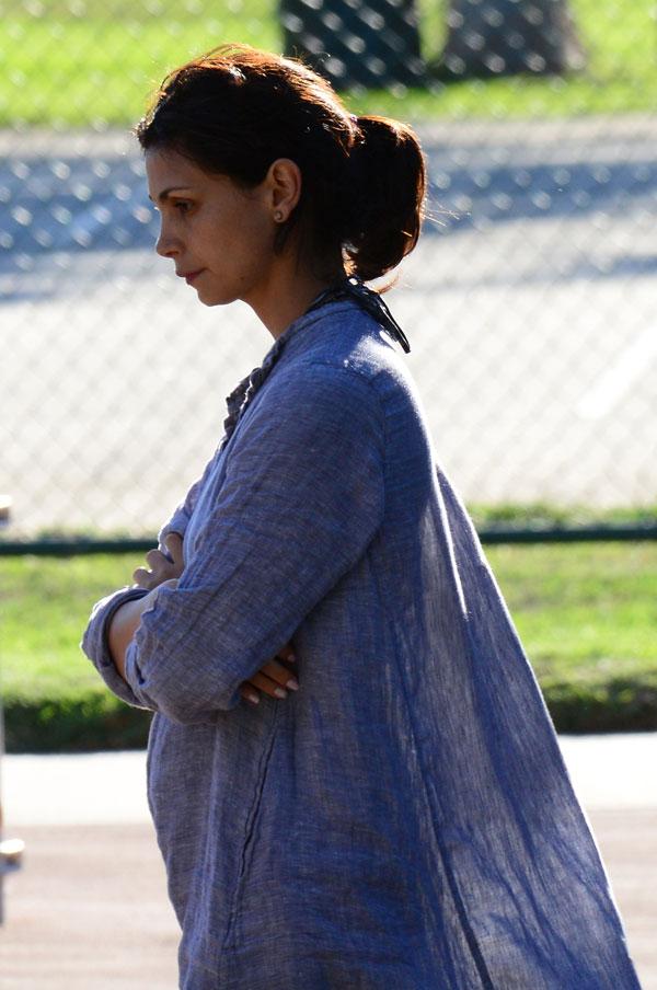 //gotham morena baccarin pregnant baby bump photos