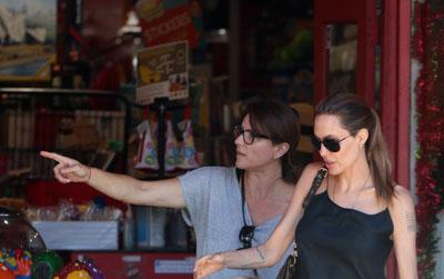 //angelina jolie kids shopping lunch sydney