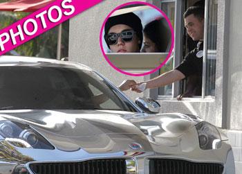 //justin bieber selena gomez drive through post