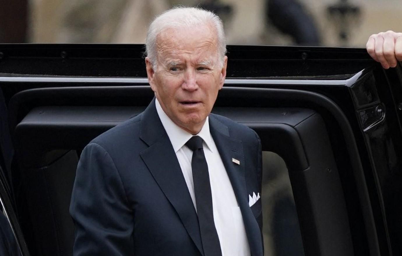 joe biden bans cameras jackie walorski bill signing