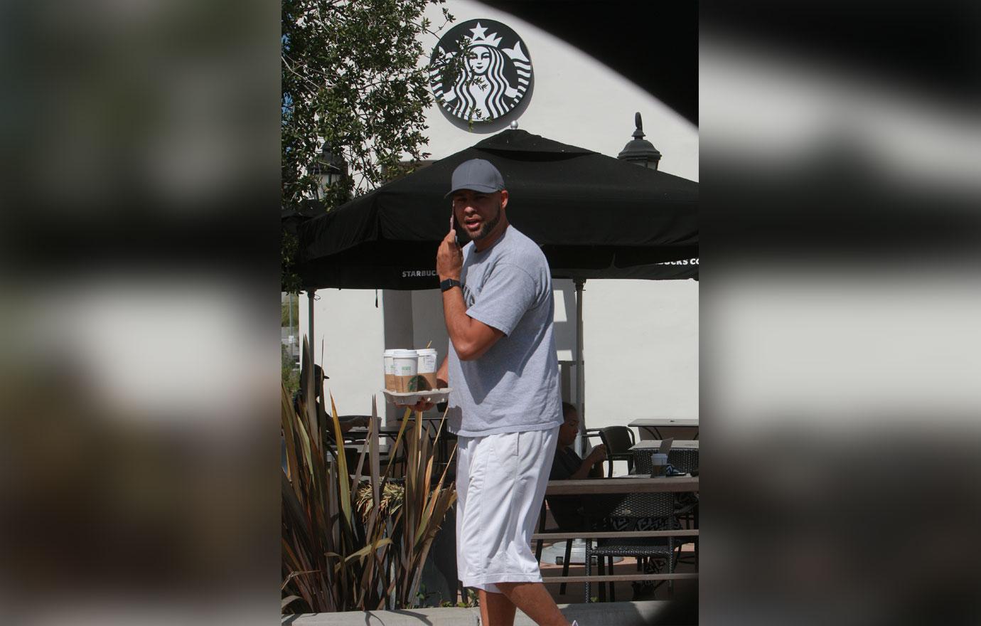 //Kendra Wilkinson Hank Baskett Still Living Together Divorce Starbucks