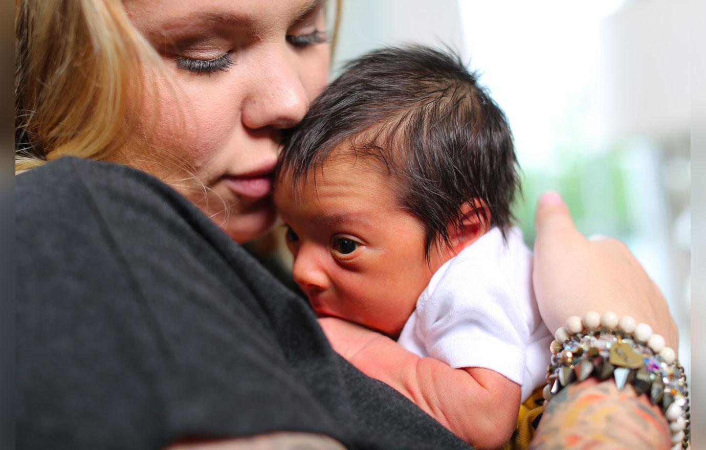 //kailyn lowry baby daddy begs see son new baby photos teen mom