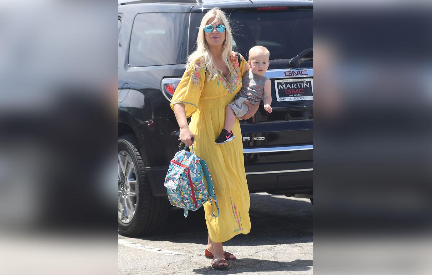 Tori Spelling Takes Kids For Pizza And Ice Cream In Malibu