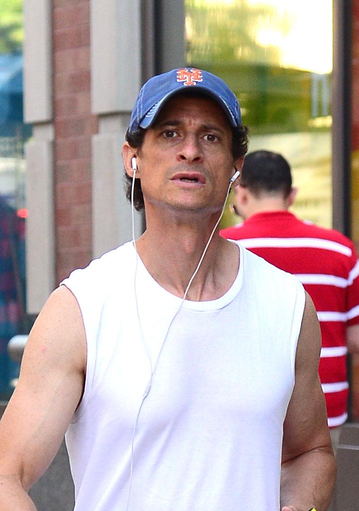 anthony weiner sexting scandal son bed pics