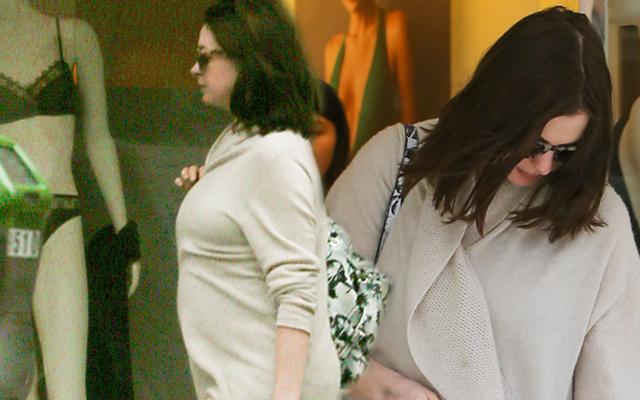 Anne Hathaway Pregnant Christmas Shopping