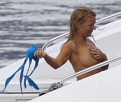 //geri halliwell bikini blooper