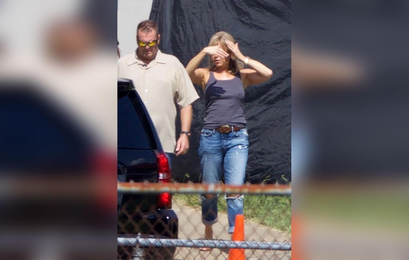 Jennifer Aniston Braless On Movie Set