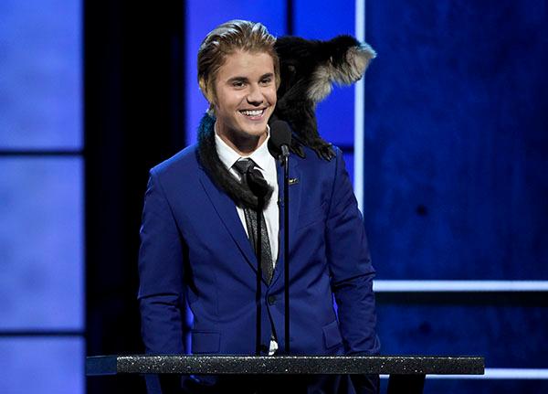 //justin bieber comedy central roast jokes photos