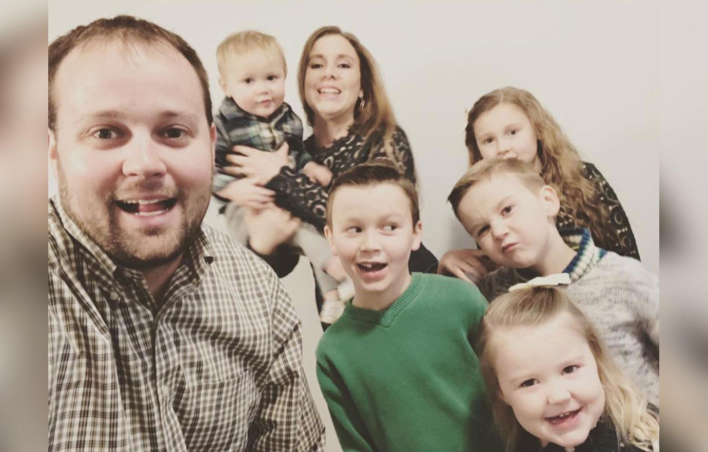 josh duggar wife isnt worriedbelieves he will free able raise kids despite child allegations