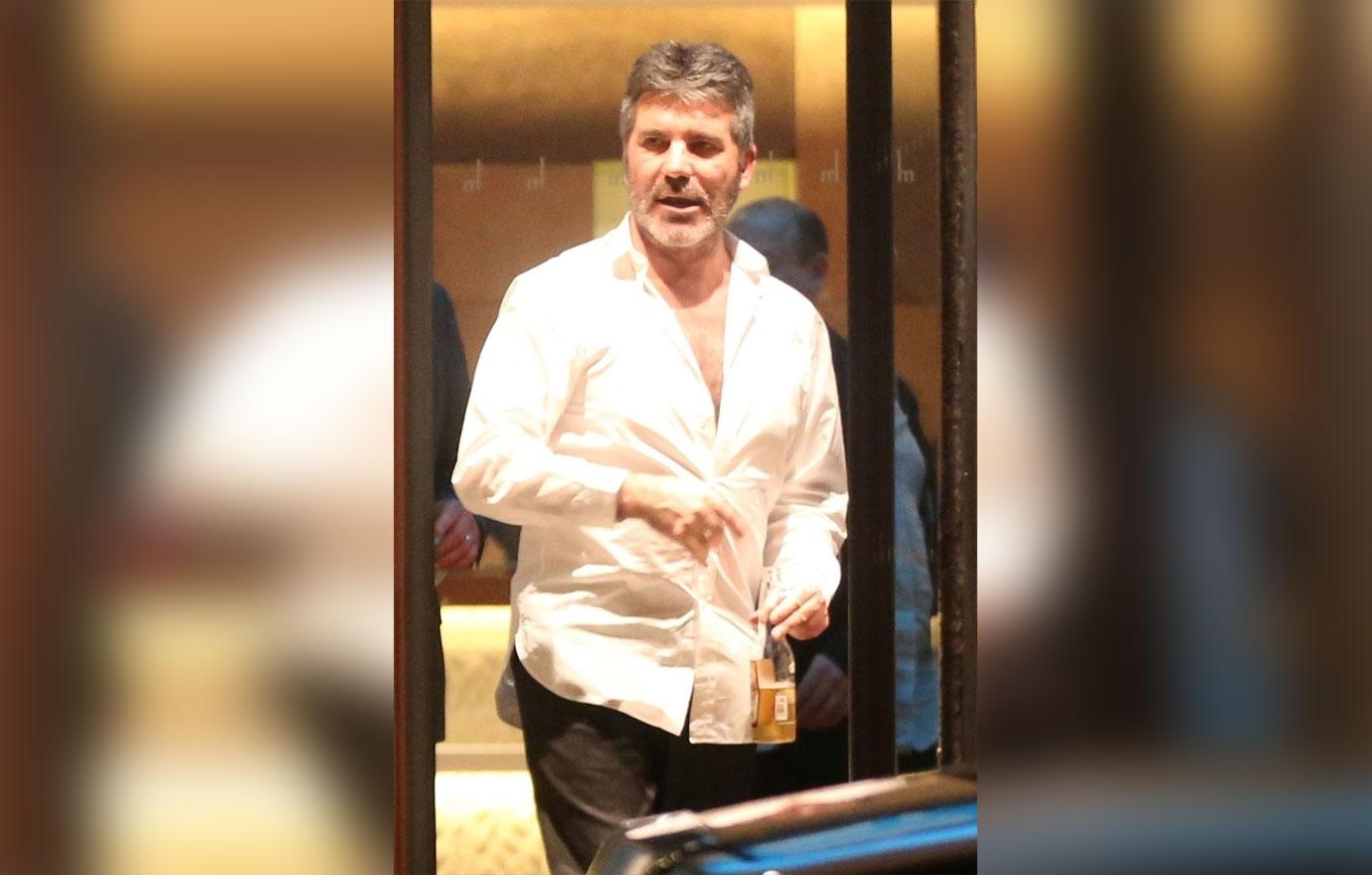 //Simon Cowell drinking after hospital