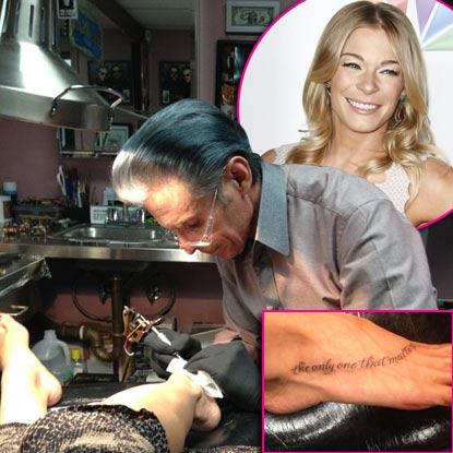 LeAnn Rimes Gets New Ink  On Foot