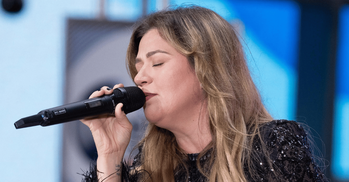 Photo of Kelly Clarkson