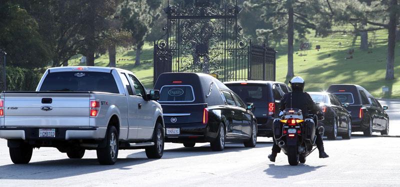 Carrie Fisher Debbie Reynolds Funeral Cemetery Billie Lourd Arrivals