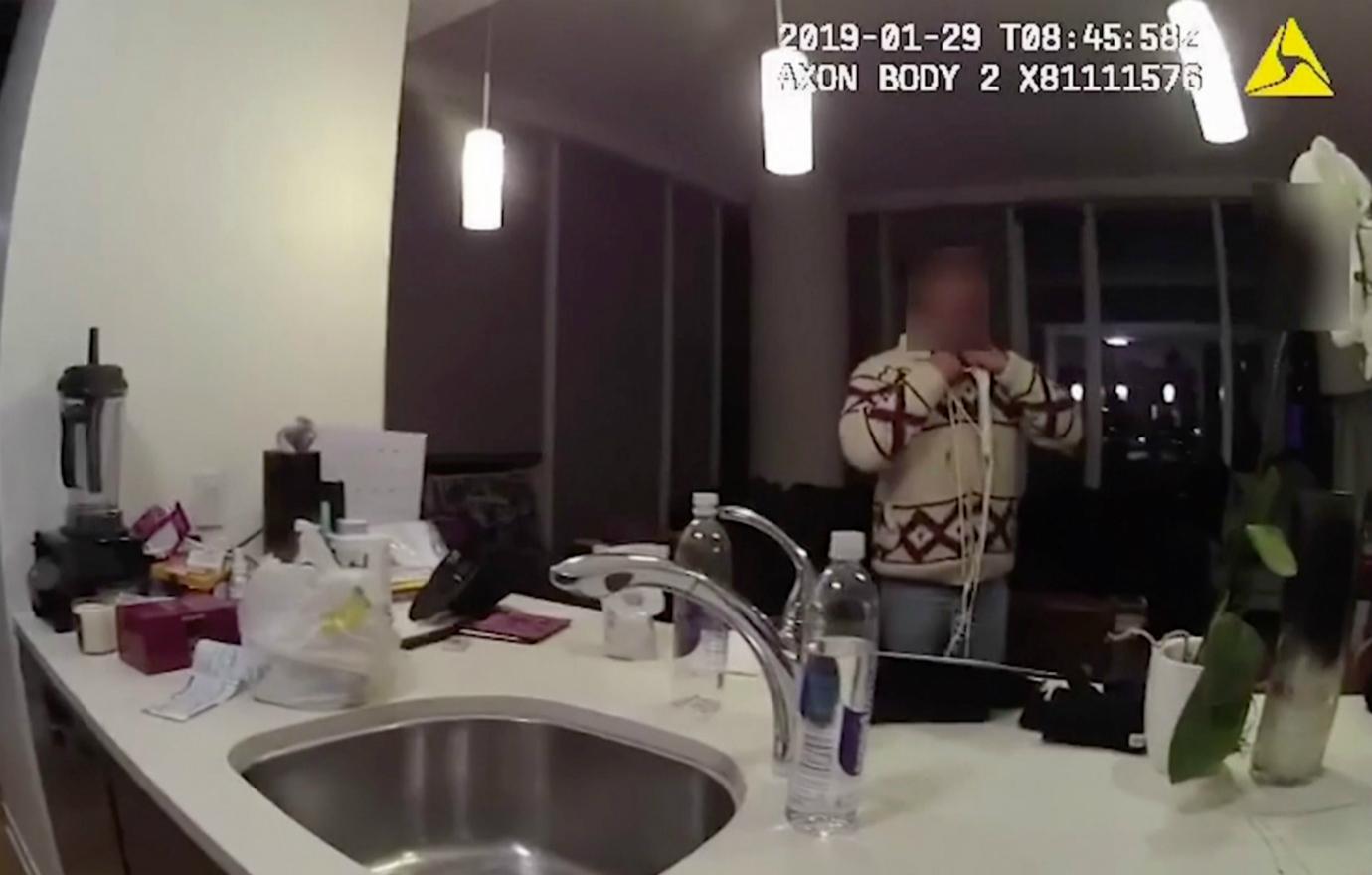 A bodycam image of a Chicago police officer showed Jussie Smollett, in a cardigan sweater, with the noose still tied around his neck from his alleged attack.