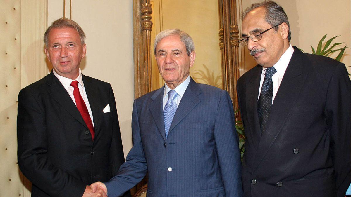 The son of diplomat Terje Rod-Larsen (left) committed suicide. 