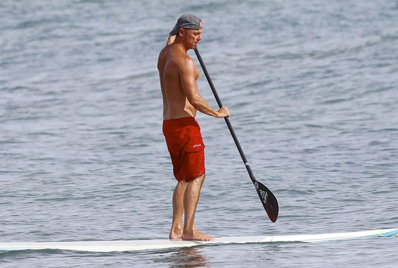 Kenny Chesney Shirtless Photos On Malibu Beach