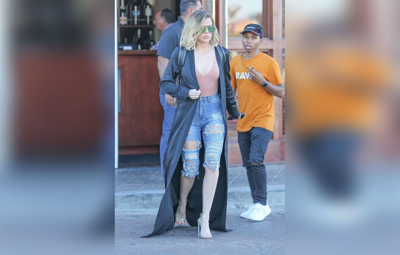 Khloe kardashian Curves Nipples tight jeans