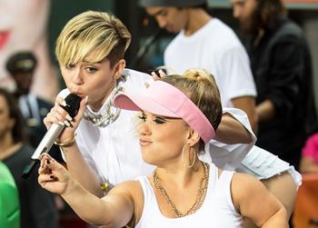 Miley-Cyrus-little-people-beachers-madhouse-perform