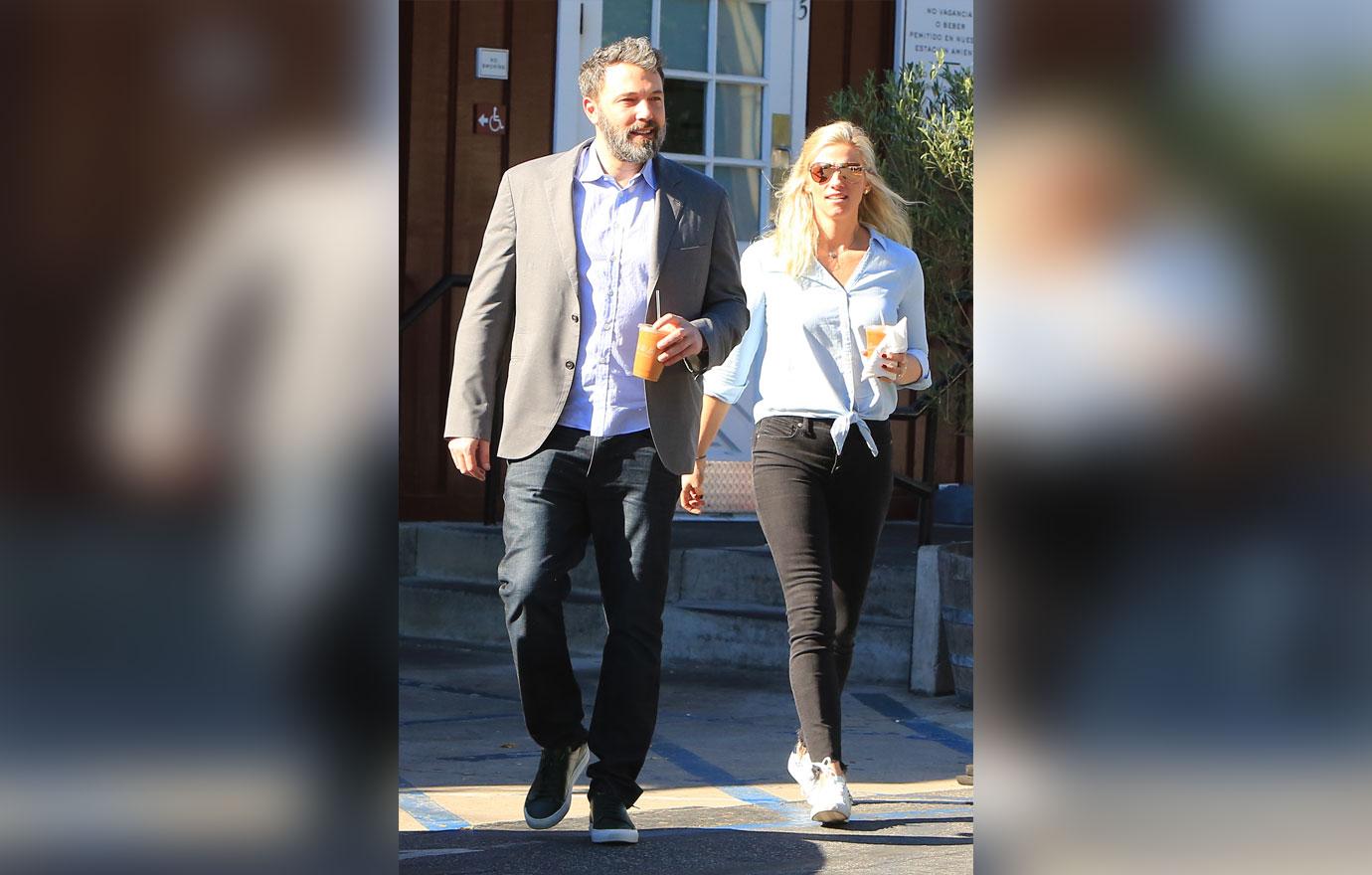 //ben affleck introduces girlfriend lindsay shookus jennifer garner