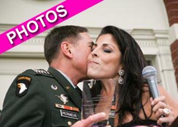 //david petraeus kiss kelley_