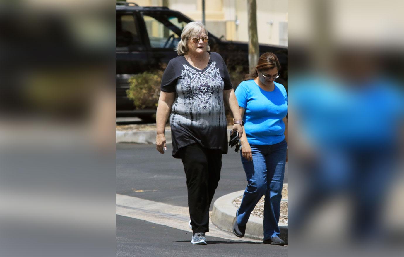 Cancer Stricken Debbie Rowe Has Lunch With Friends