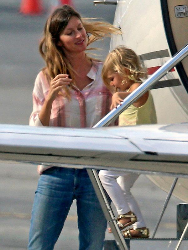 Gisele Bundchen Getting Off Plane