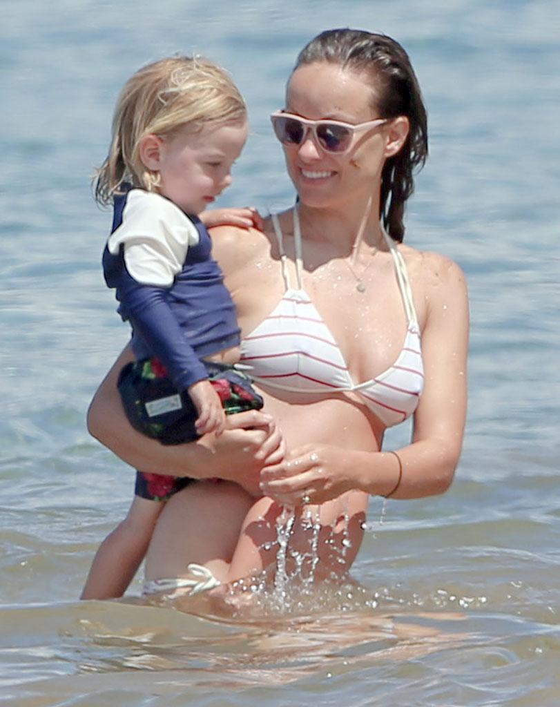 //olivia wilde pregnant bikini baby bump maui