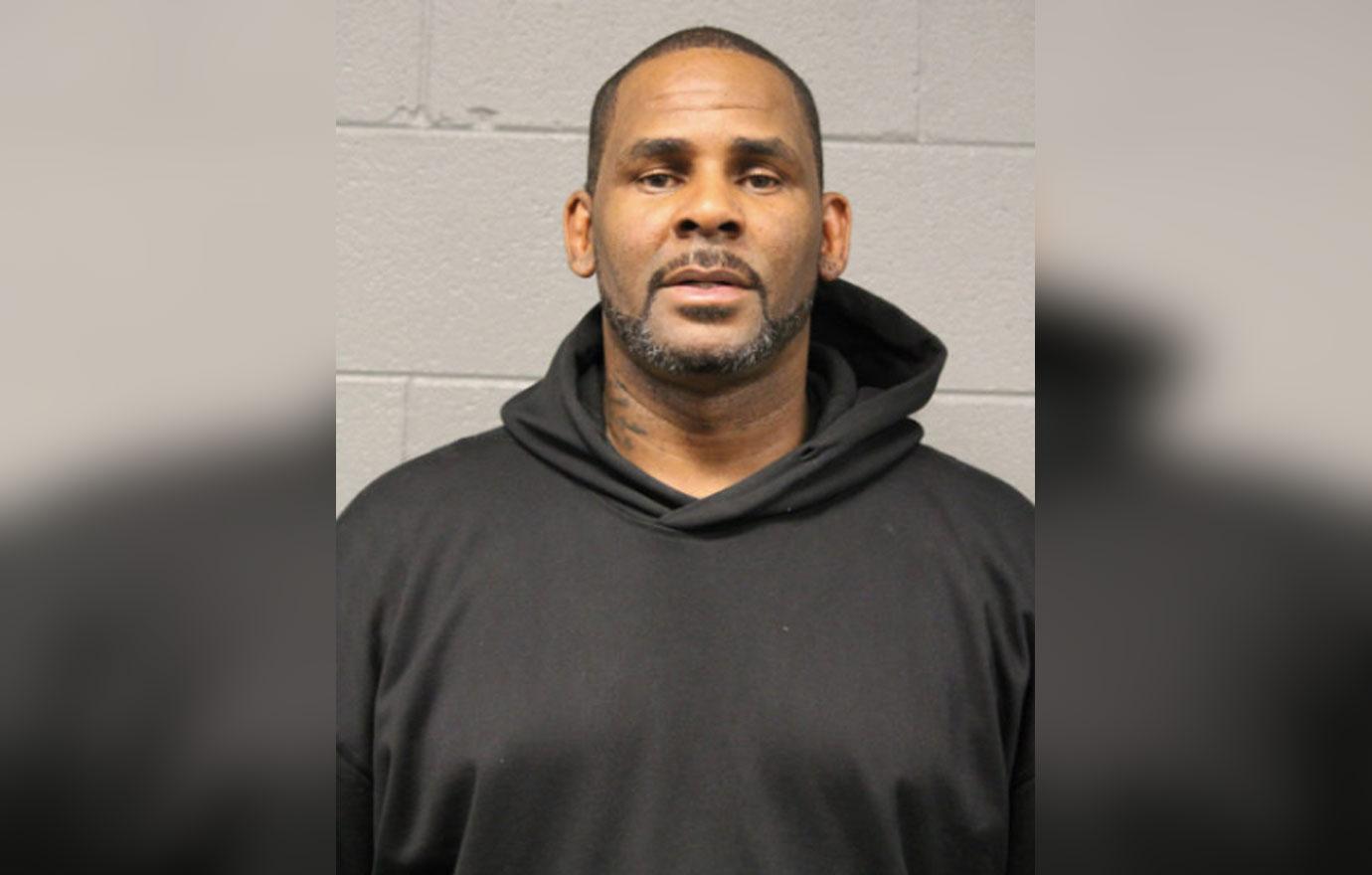 r kelly rkelly forced alleged victims to call themselves stupid spanked them on camera trial