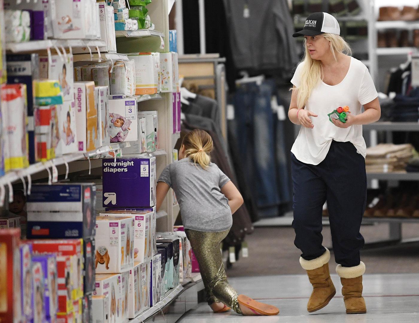 Tori Spelling Discount Shopping Money problems