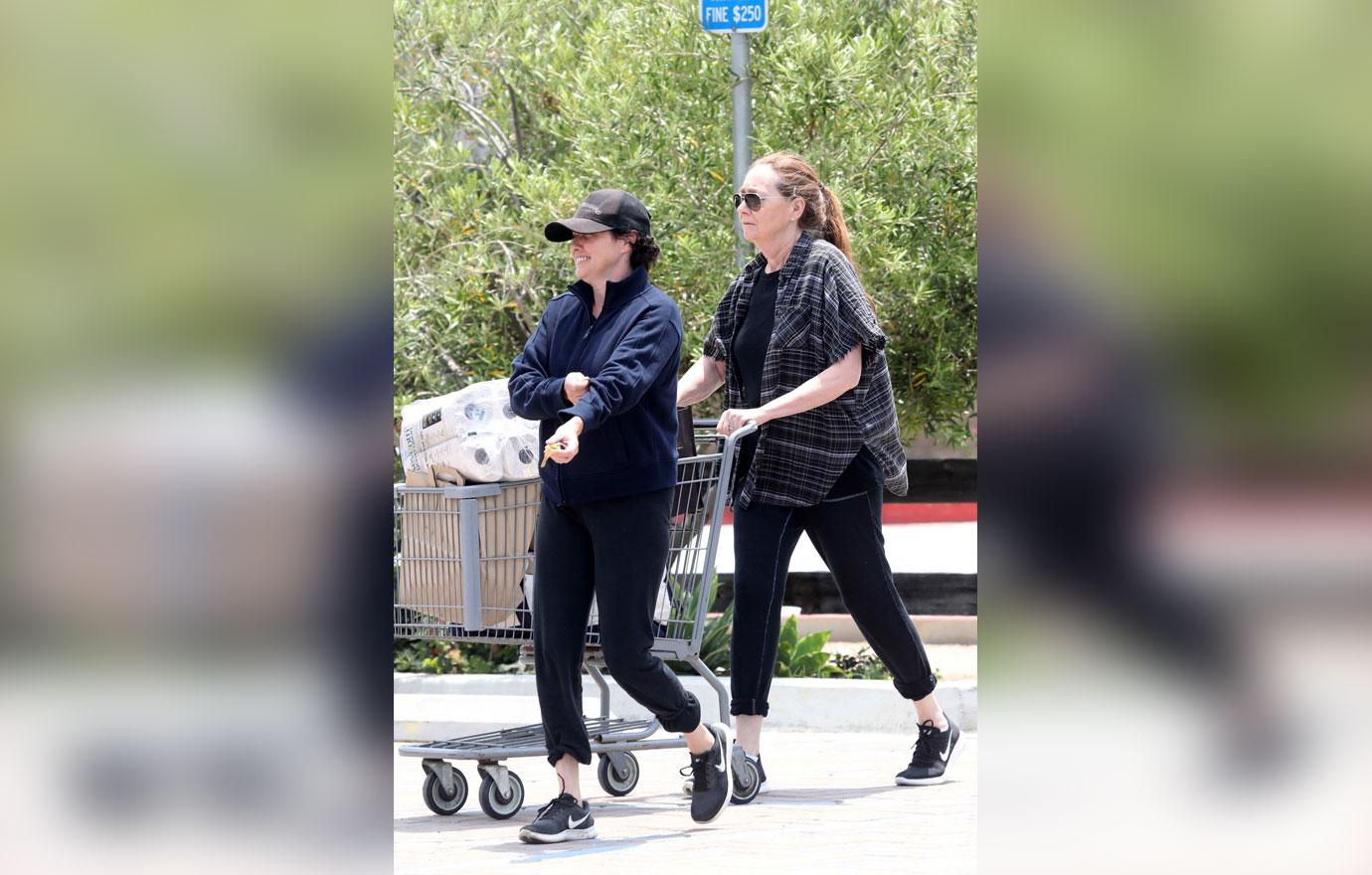 Shannen Doherty Fighting Cancer Grocery Shops With Mom