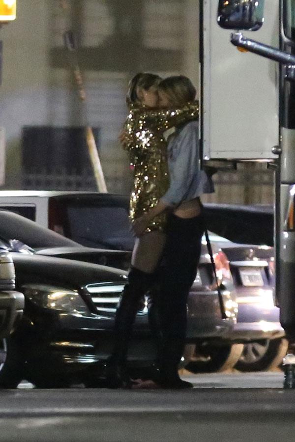 Miley Cyrus Kissing Stella Maxwell Photos