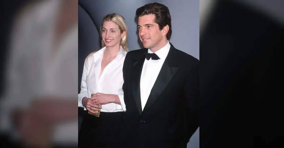 Photo of John F. Kennedy Jr. and Carolyn Bessette-Kennedy
