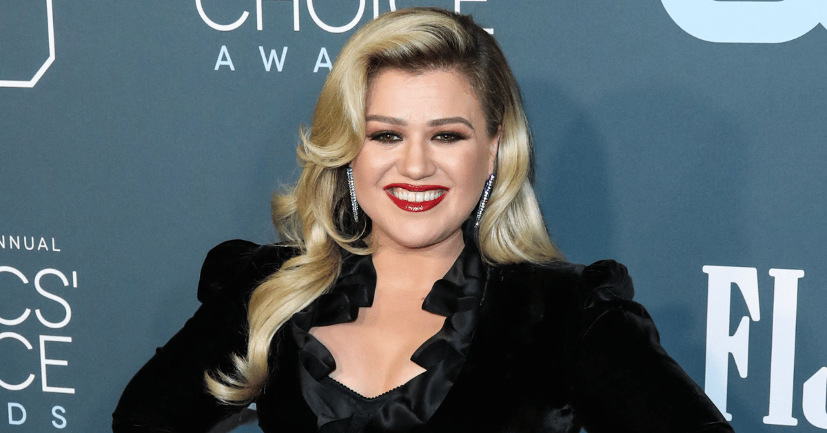 Kelly Clarkson's 'Barefoot Habit' Causes Tension Behind the Scenes of ...