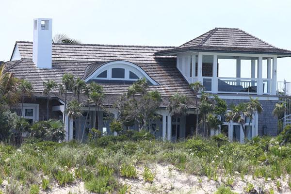 Ben Affleck Post-Divorce Announcement Vacation Photos With Jennifer Garner In Bahamas