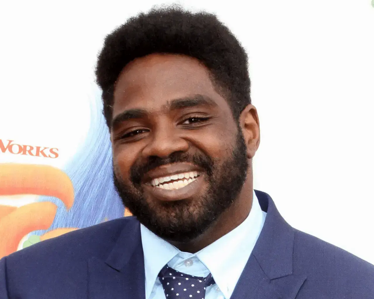 comedian ron funches files restraining order estranged wife christina dawn fears shell flee to canada with son teddy court sole custody divorce