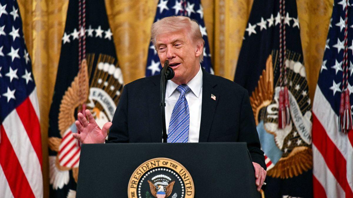 image of The moment unfolded as Kelly Loeffler delivered remarks, with cameras capturing Trump seemingly losing focus mid-event.