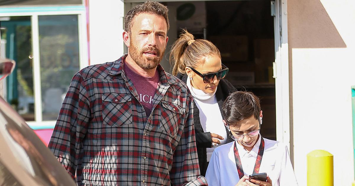 ben affleck jennifer lopez kids mall photos no bodyguards ring