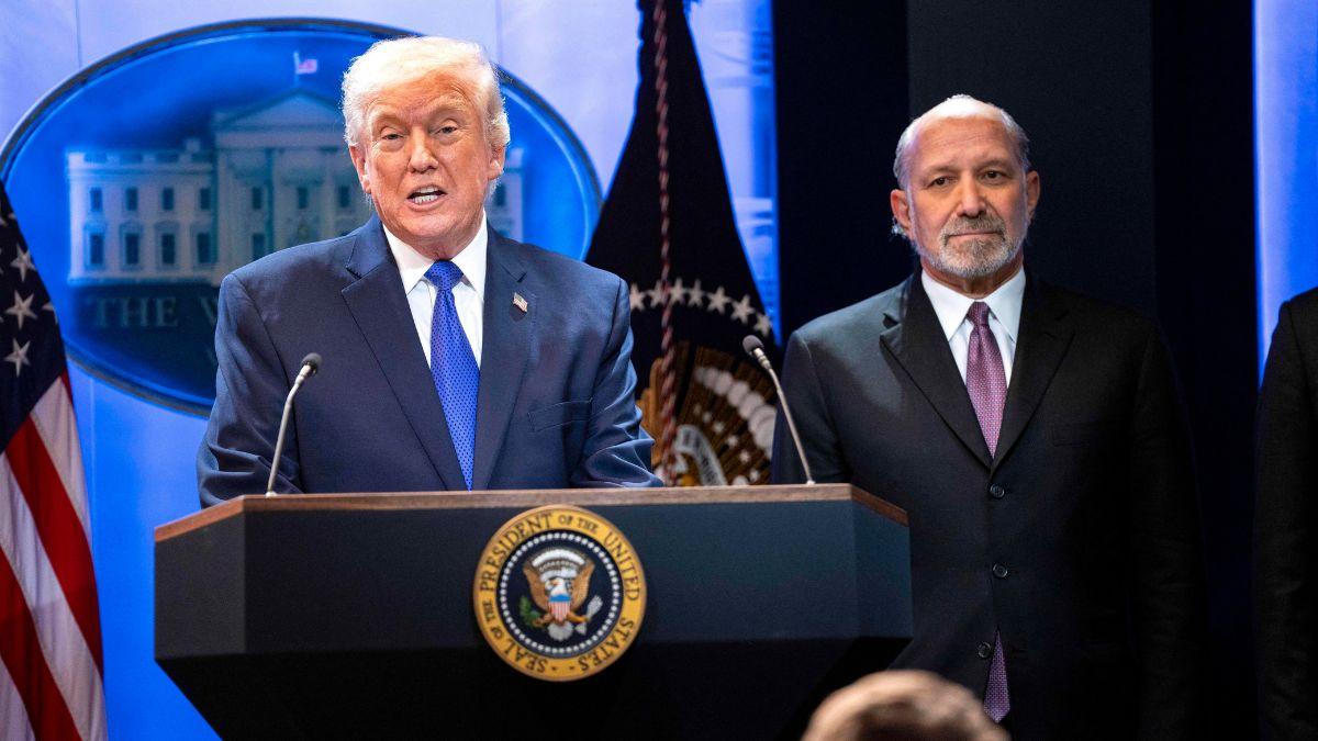 Photo of Donald Trump, Howard Lutnick