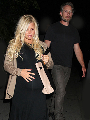 Pregnant Jessica Simpson and Fiancé Eric Johnson Get Caught in the Rain!