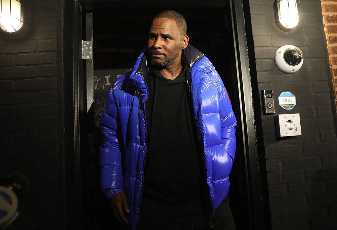 r kelly rkelly forced alleged victims to call themselves stupid spanked them on camera trial